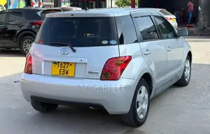 Toyota IST 2004 Silver