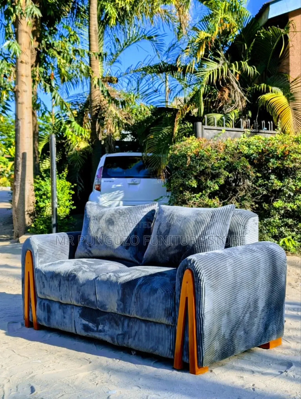 Sofa Watu Wawili