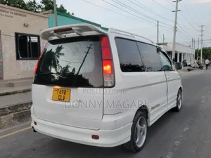 Toyota Noah 2.0 AWD (8 Seater) 2001 White