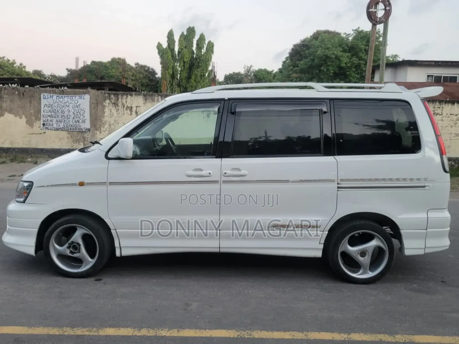 Toyota Noah 2.0 AWD (8 Seater) 2001 White