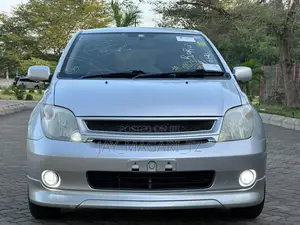 Toyota IST 2003 Silver