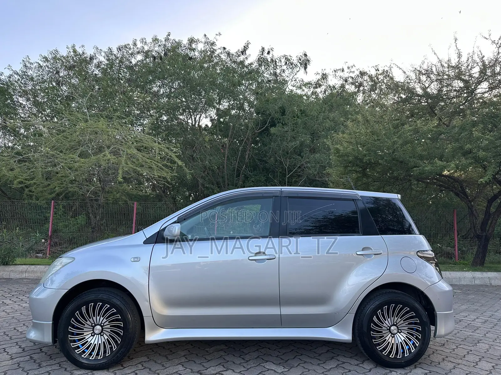 Toyota IST 2003 Silver