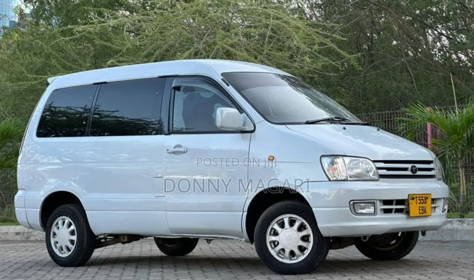 Toyota Noah 2.0 FWD (8 Seater) 2003 Silver