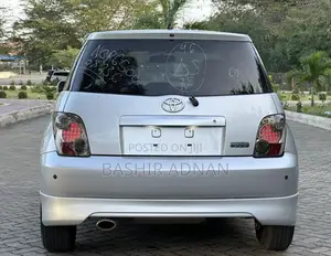 Toyota IST 2003 Silver
