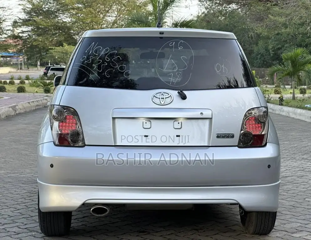 Toyota IST 2003 Silver