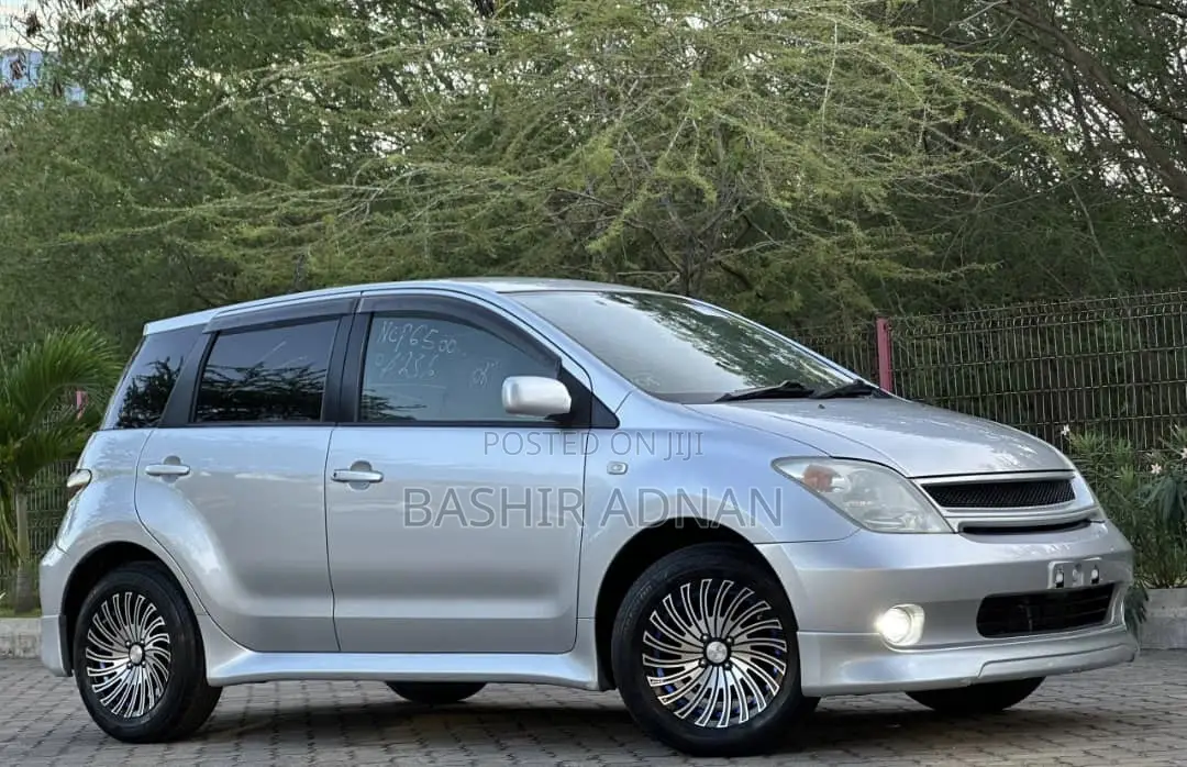 Toyota IST 2003 Silver