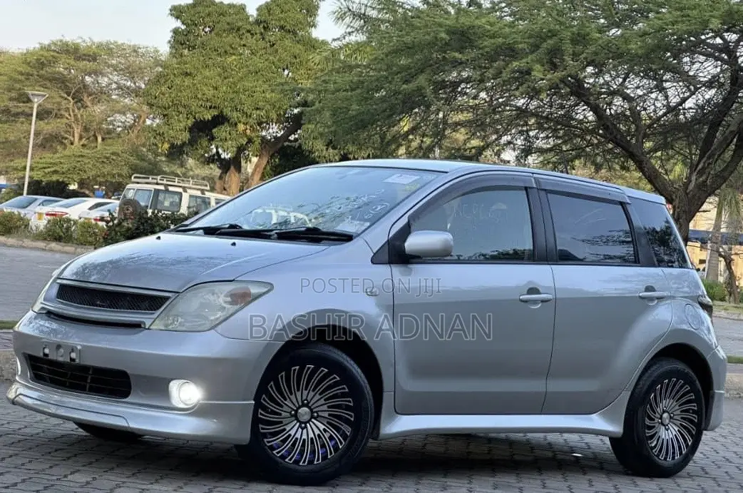 Toyota IST 2003 Silver