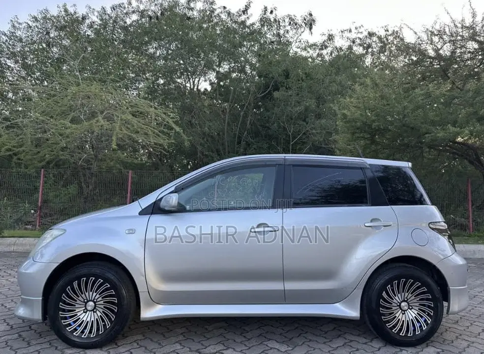 Toyota IST 2003 Silver
