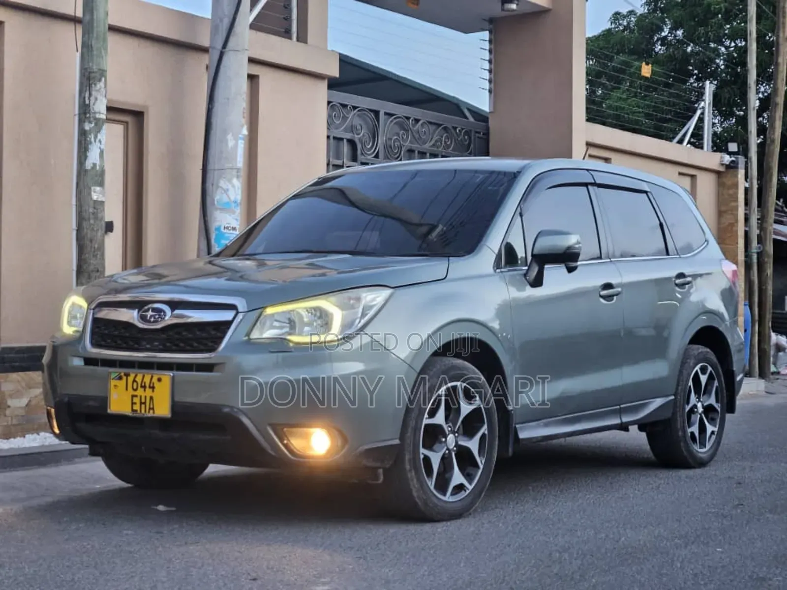 Subaru Forester 2.0XT Premium 4dr SUV AWD (2.0L 4cyl Turbo CVT) 2014