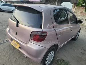Toyota Vitz 1.3 AWD 3dr 2003 Pink