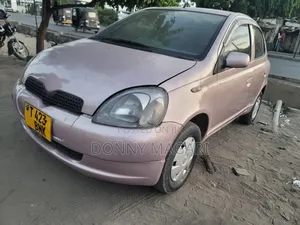 Toyota Vitz 1.3 AWD 3dr 2003 Pink