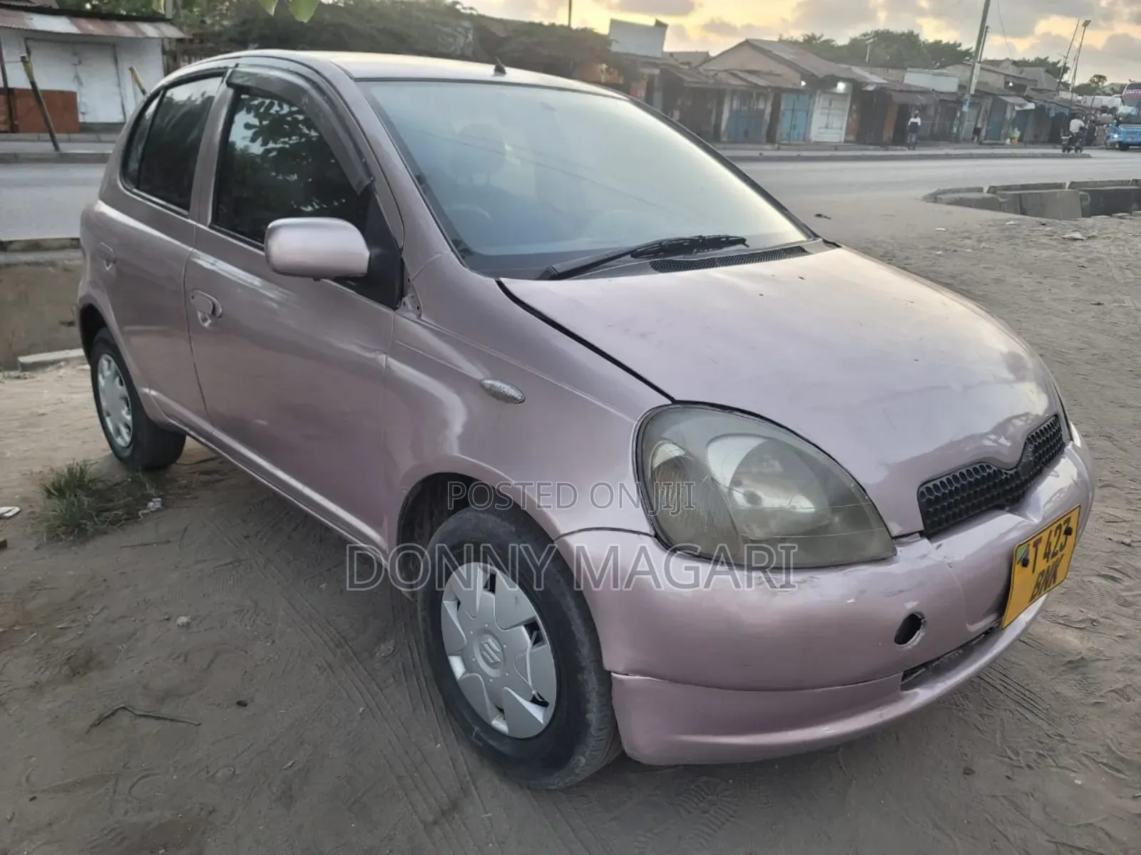 Toyota Vitz 1.3 AWD 3dr 2003 Pink