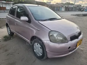 Toyota Vitz 1.3 AWD 3dr 2003 Pink