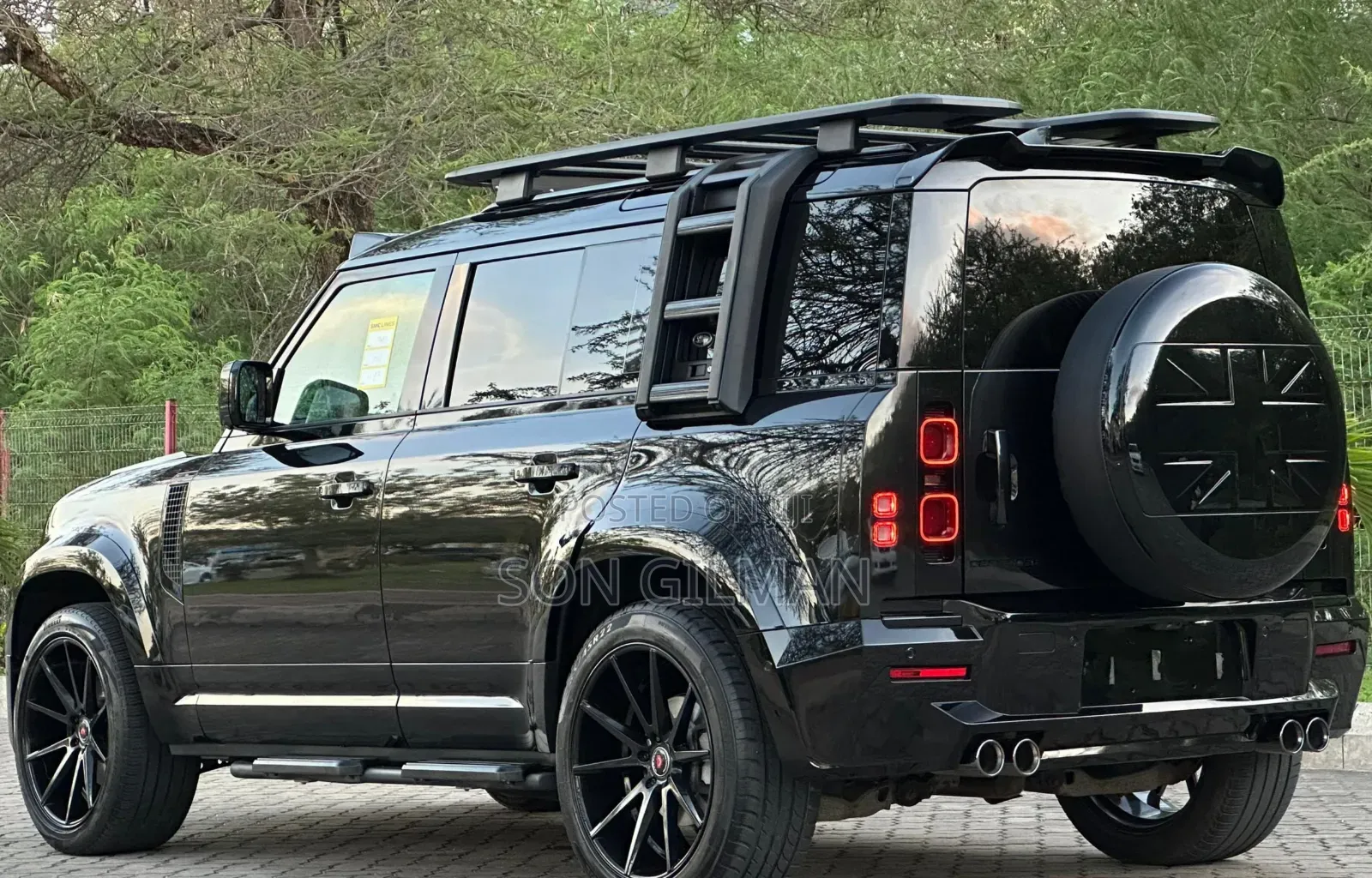 Land Rover Defender 2022 Black
