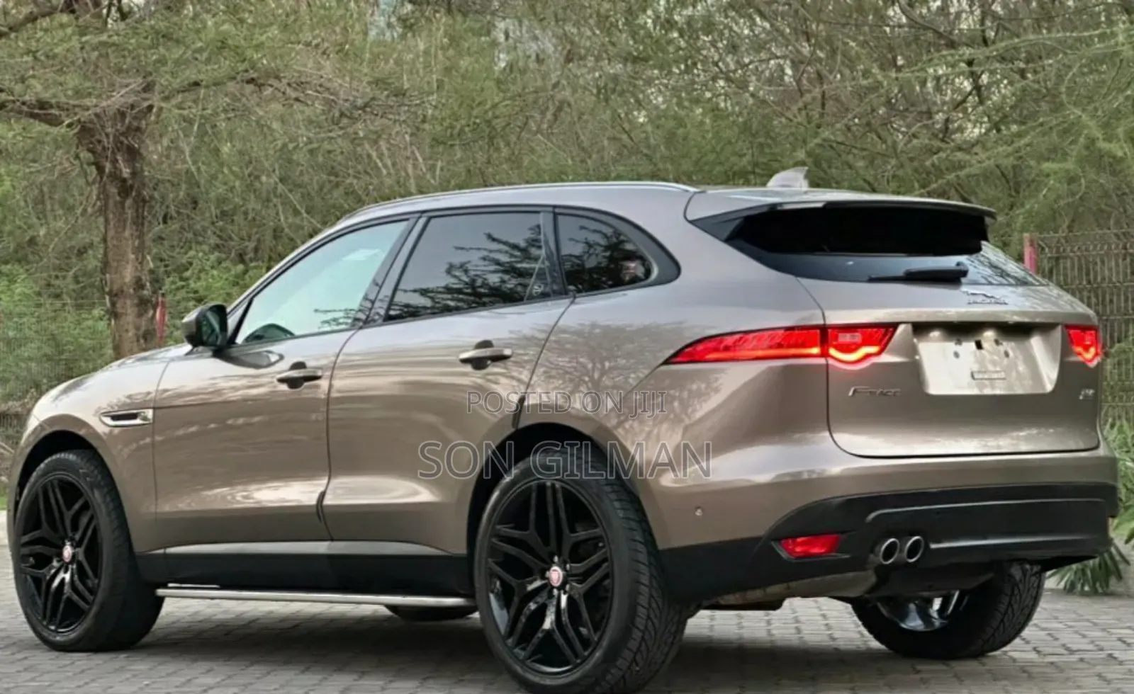 Jaguar F-Pace 2017 Gold
