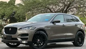 Jaguar F-Pace 2017 Gold