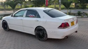 Toyota Crown Royale 2005 White