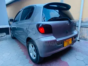 Toyota Vitz 1.3 FWD 5dr 2002 Silver