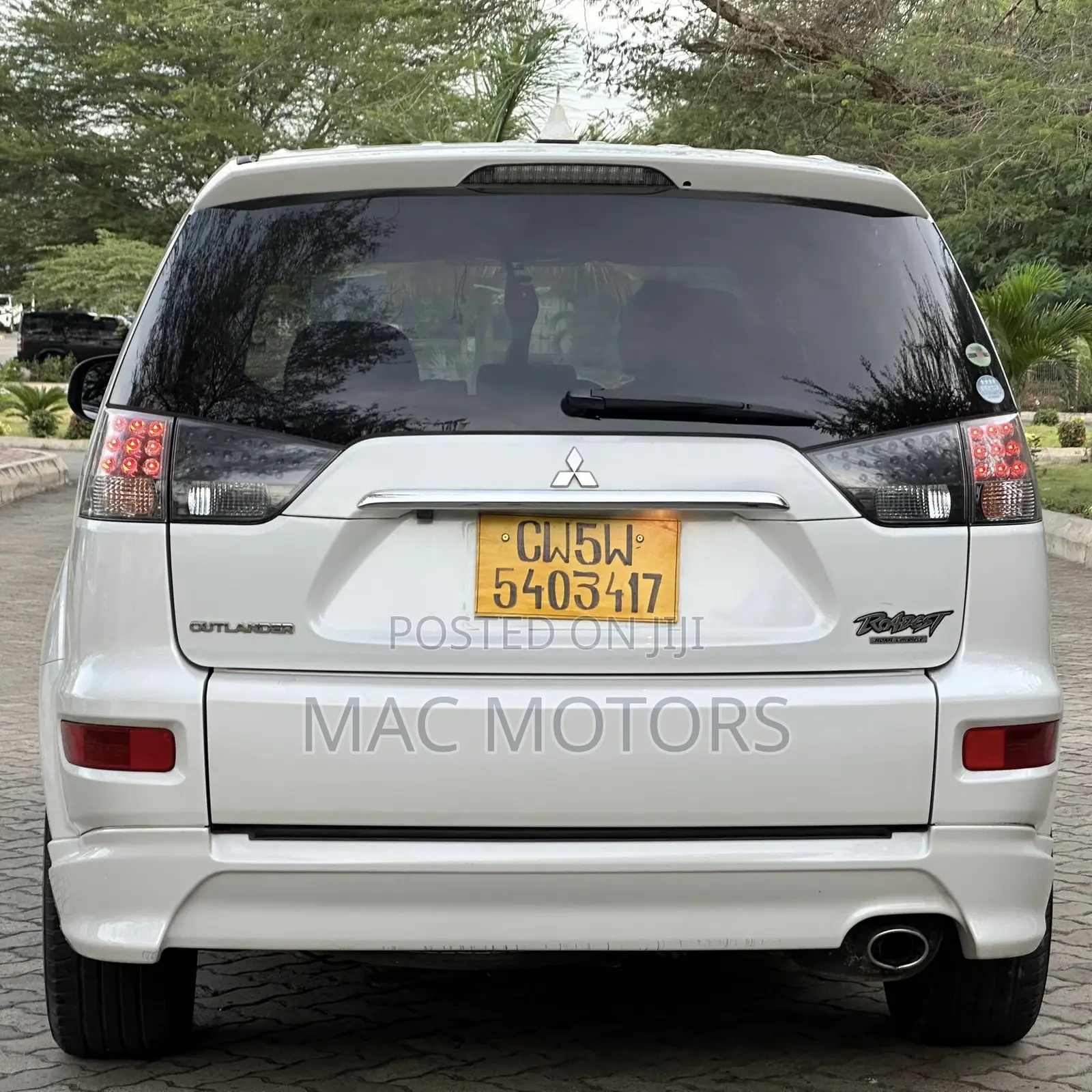 Mitsubishi Outlander 2010 White
