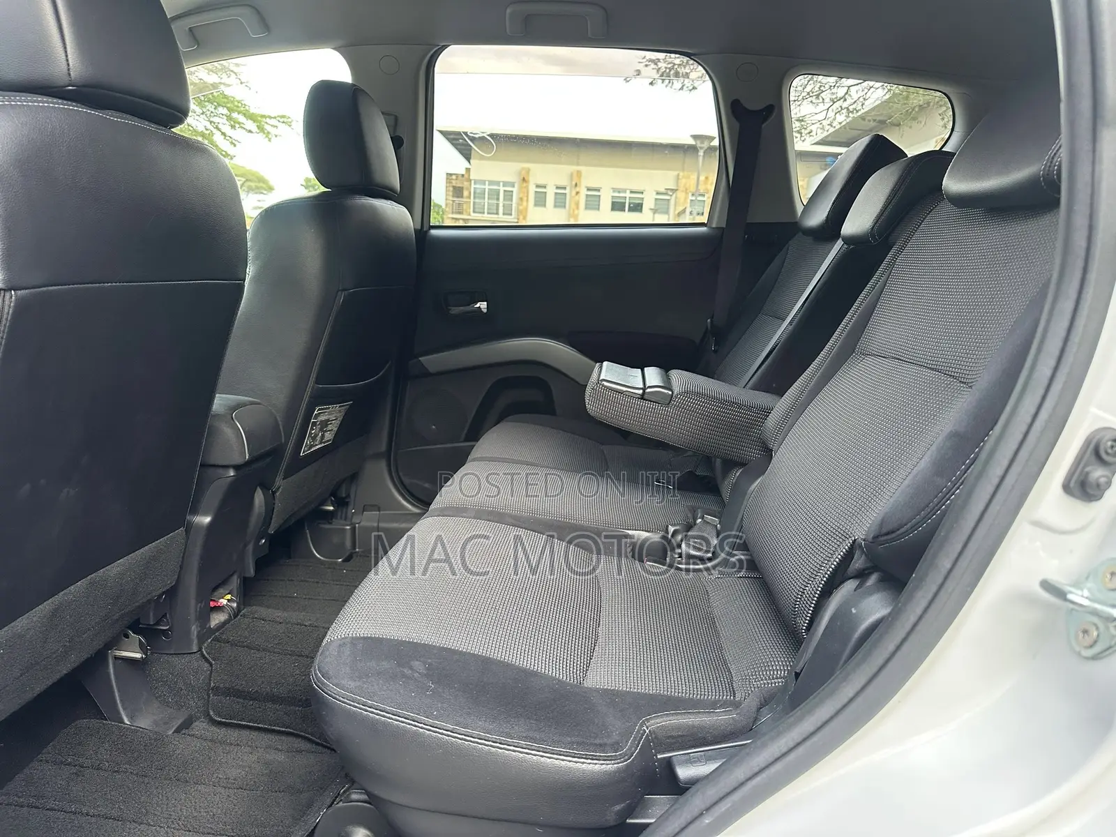 Mitsubishi Outlander 2010 White
