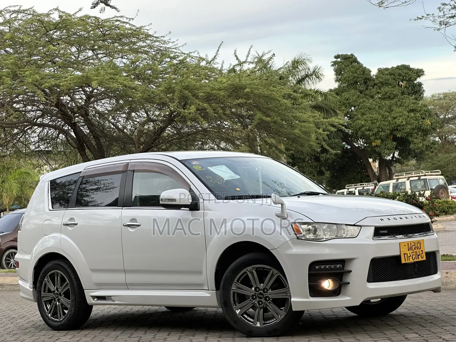 Mitsubishi Outlander 2010 White