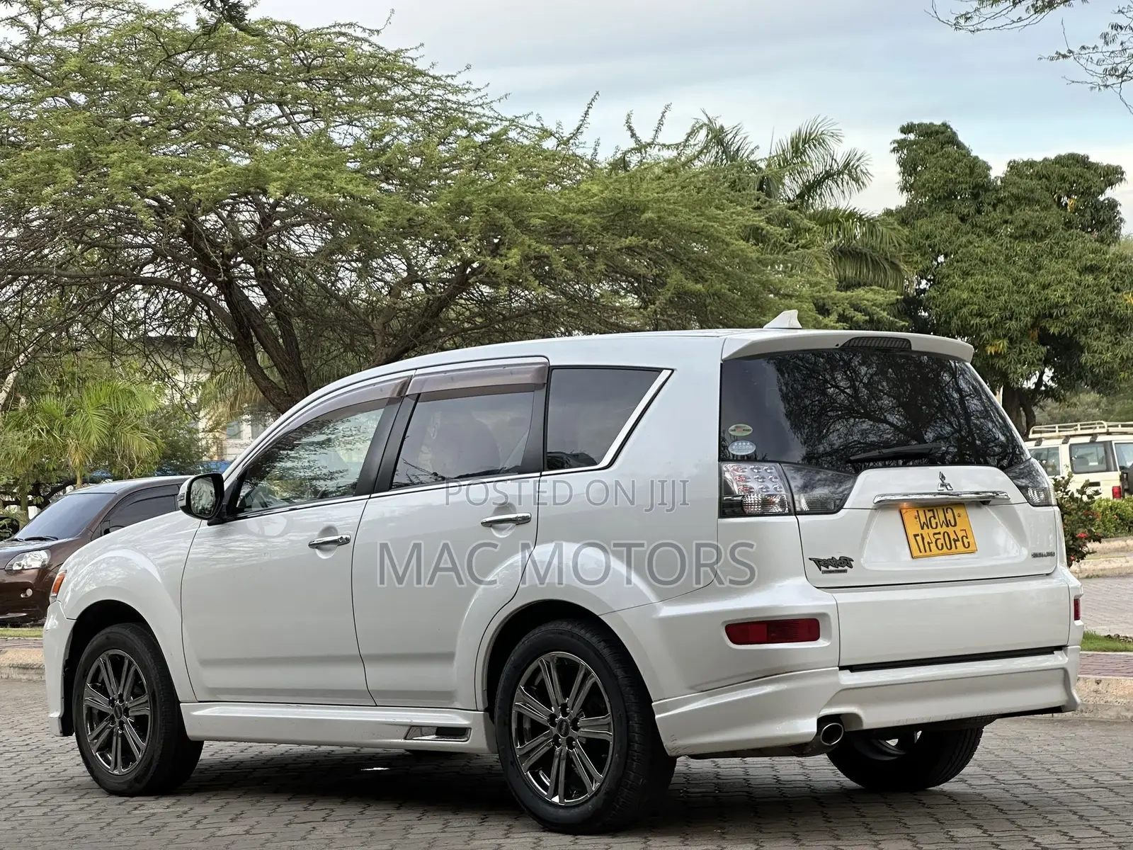 Mitsubishi Outlander 2010 White