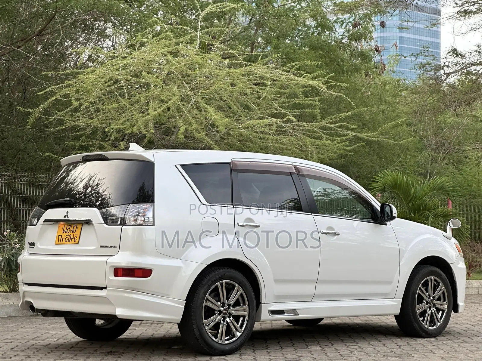 Mitsubishi Outlander 2010 White