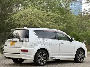Mitsubishi Outlander 2010 White
