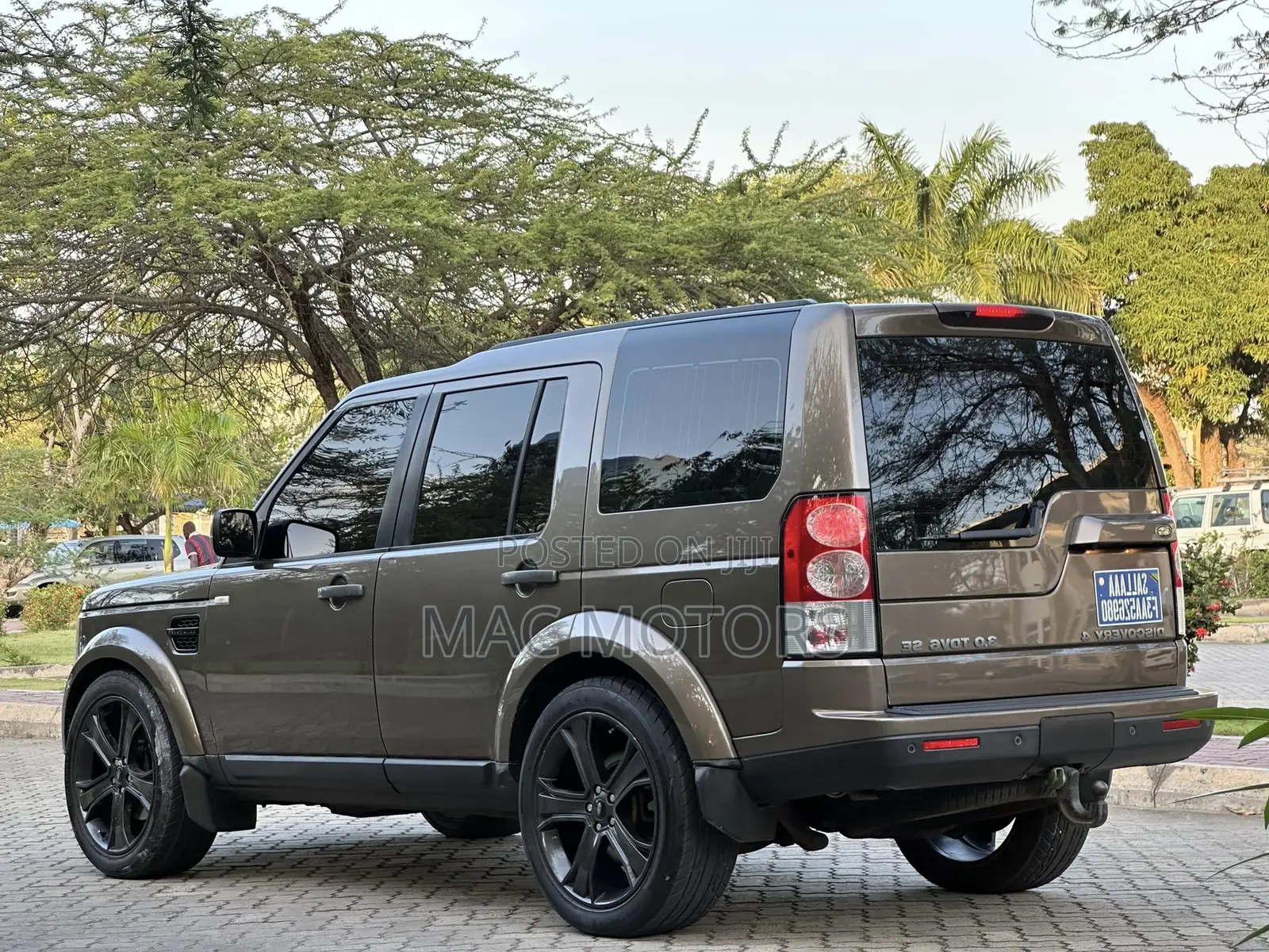 Land Rover Discovery 2010 Gray