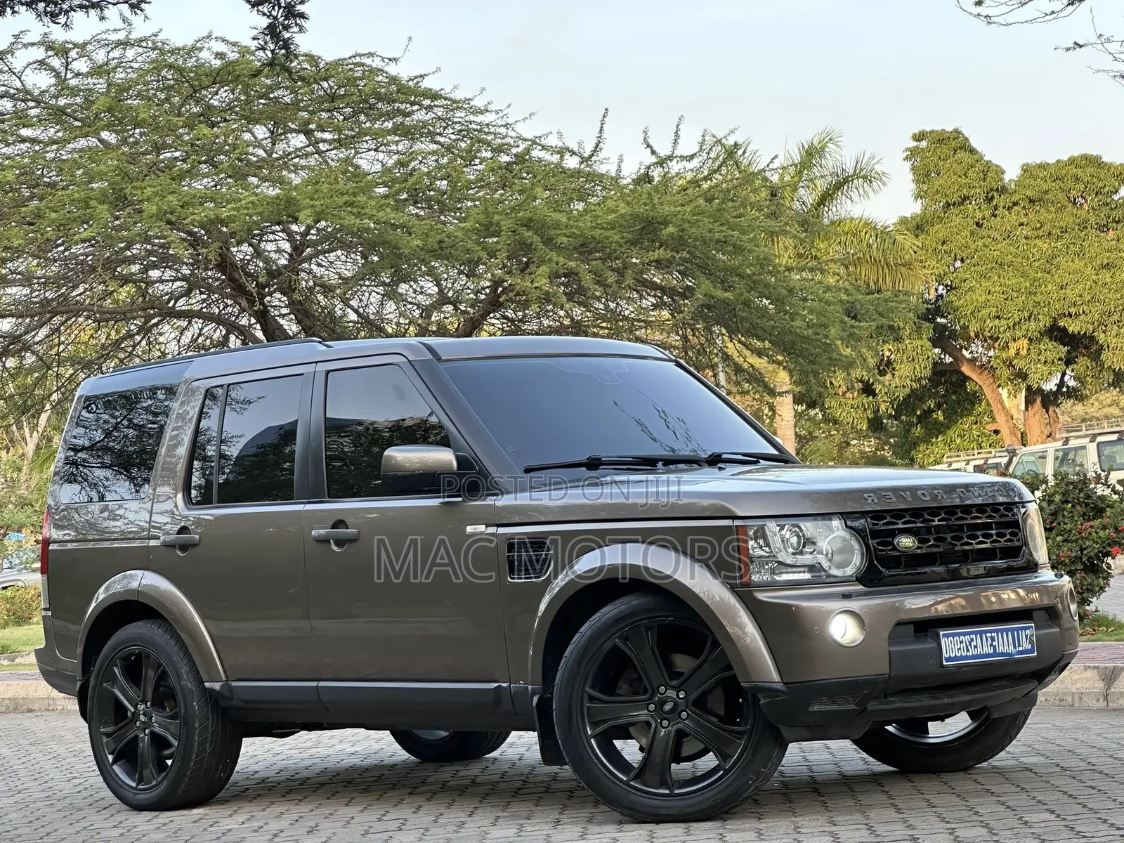 Land Rover Discovery 2010 Gray