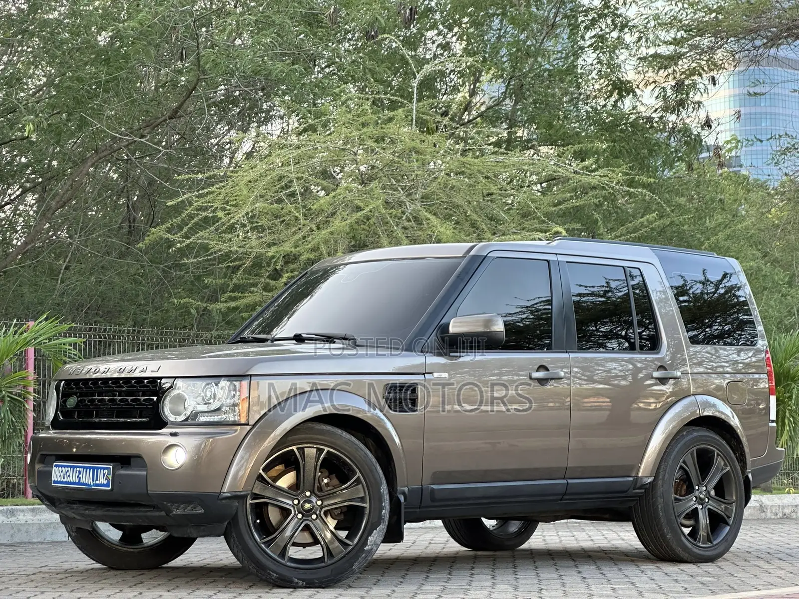 Land Rover Discovery 2010 Gray