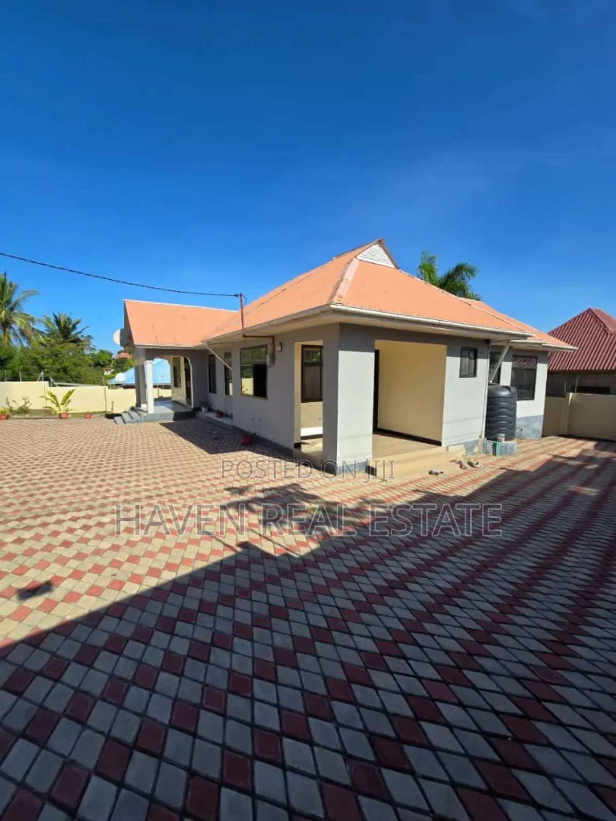 4bdrm House in Goba for sale