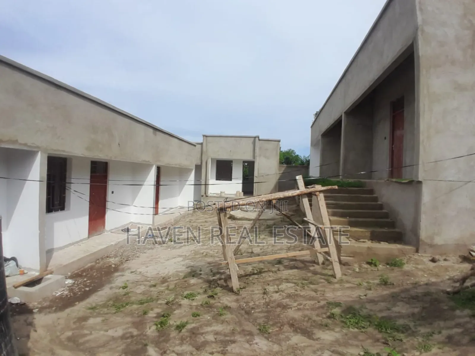8bdrm Apartment in Kimara for sale