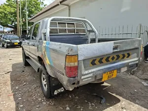 Toyota Hilux 2002 Silver