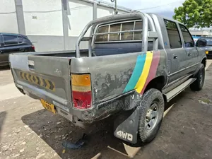 Toyota Hilux 2002 Silver