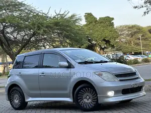 Toyota IST 2003 Silver