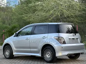 Toyota IST 2003 Silver
