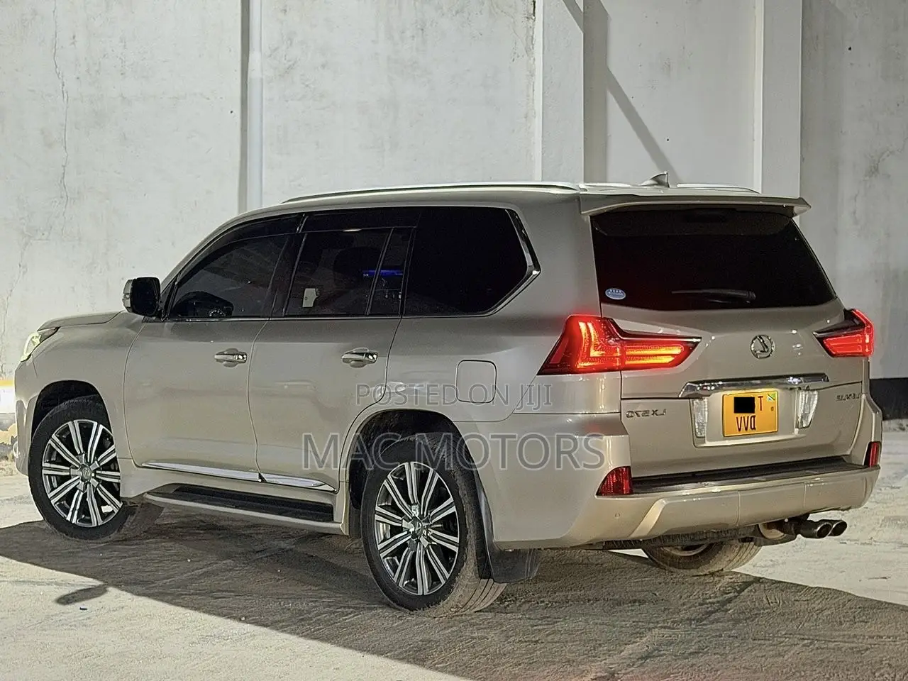 Lexus LX 570 AWD 2016 Gold