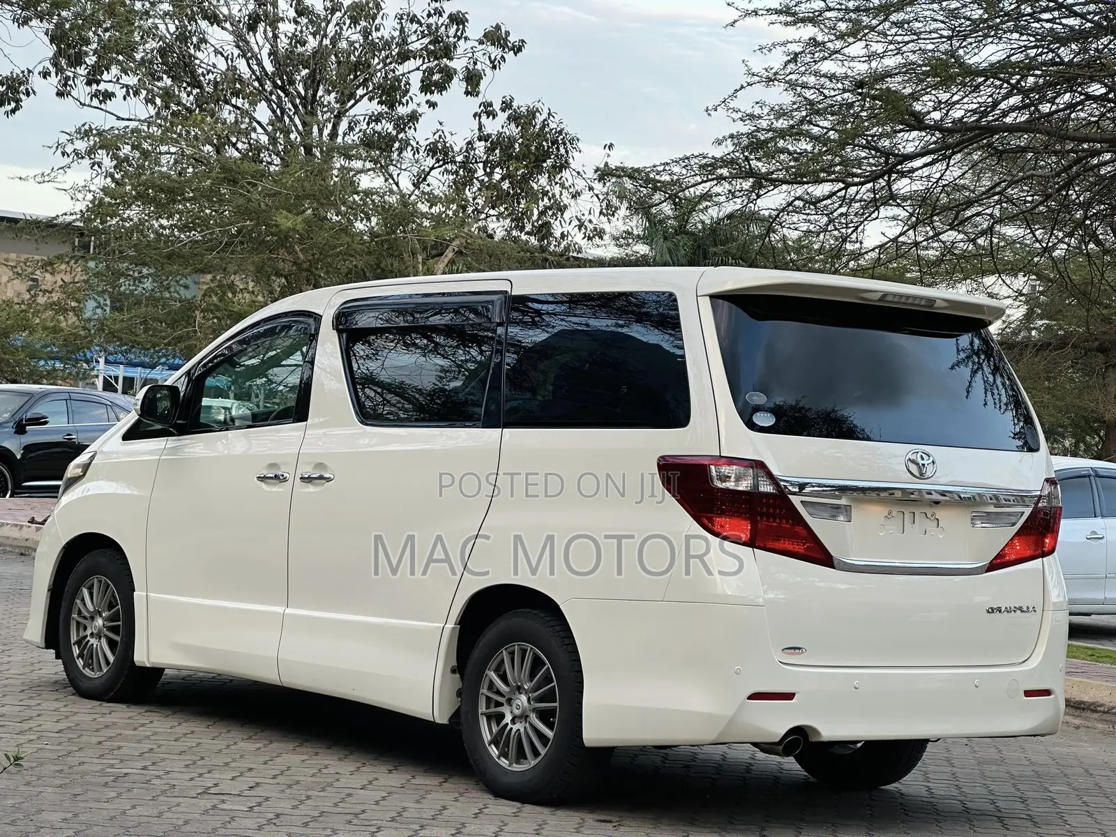 Toyota Alphard 2013 White