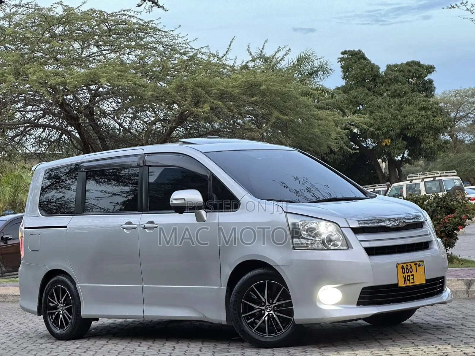 Toyota Noah 2008 Silver