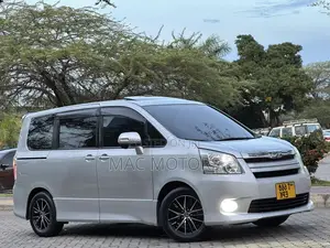 Toyota Noah 2008 Silver