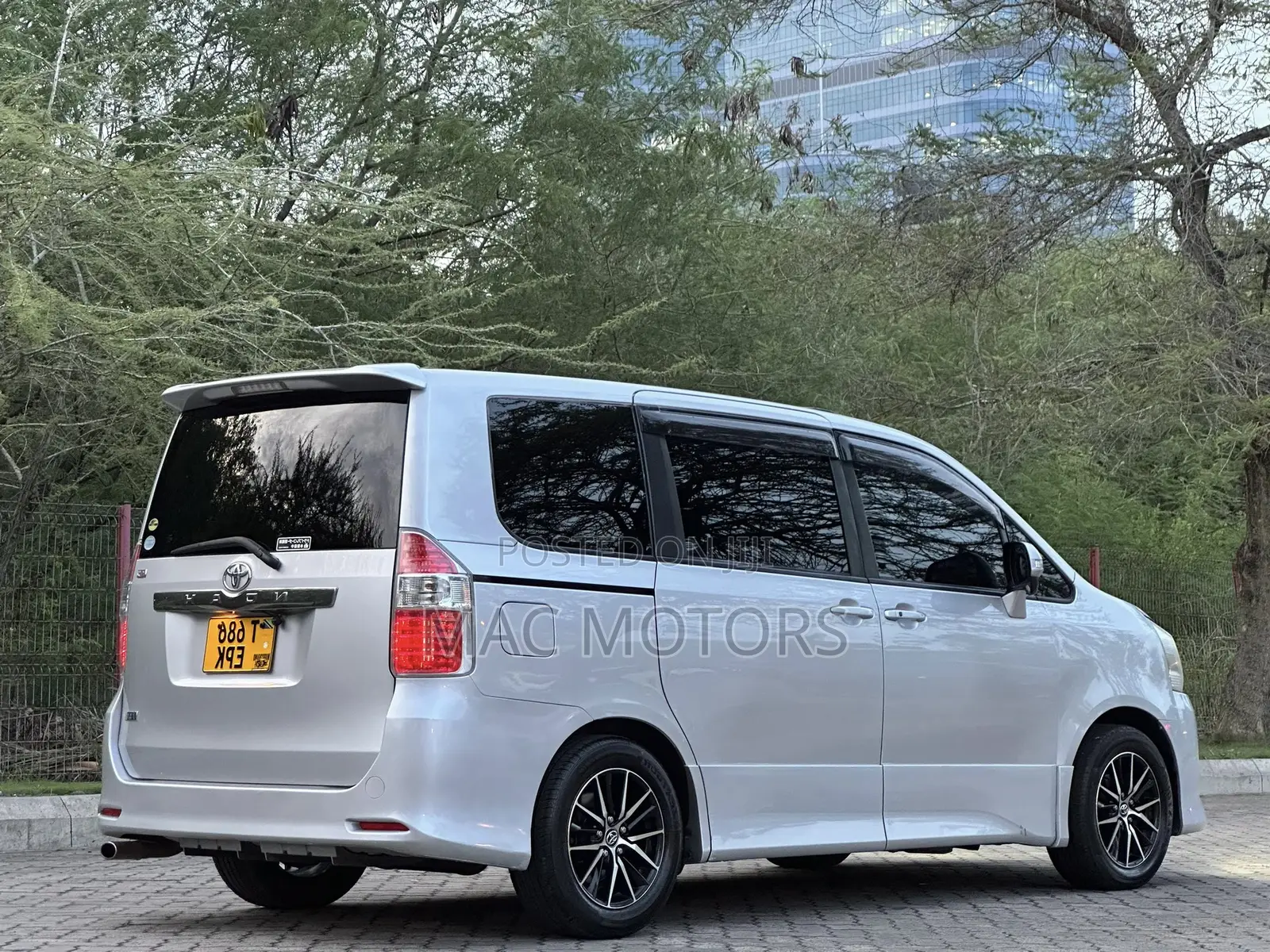 Toyota Noah 2008 Silver
