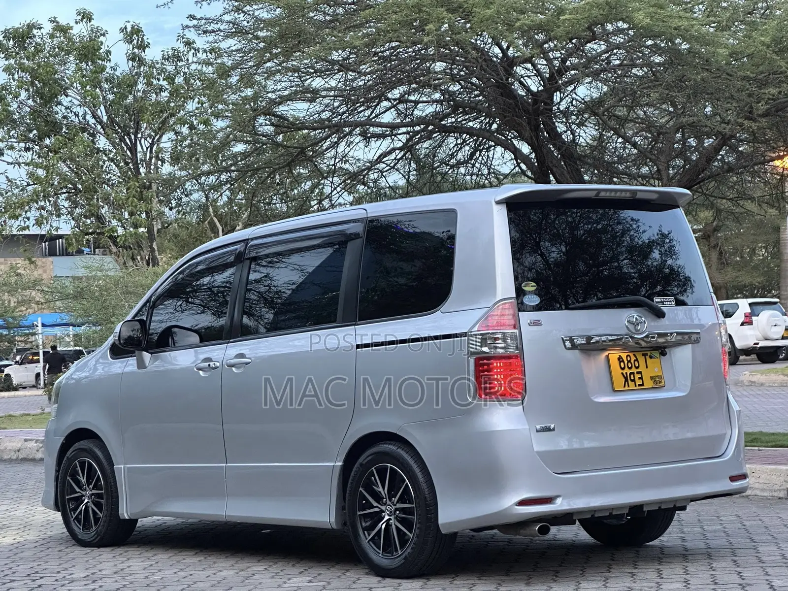 Toyota Noah 2008 Silver