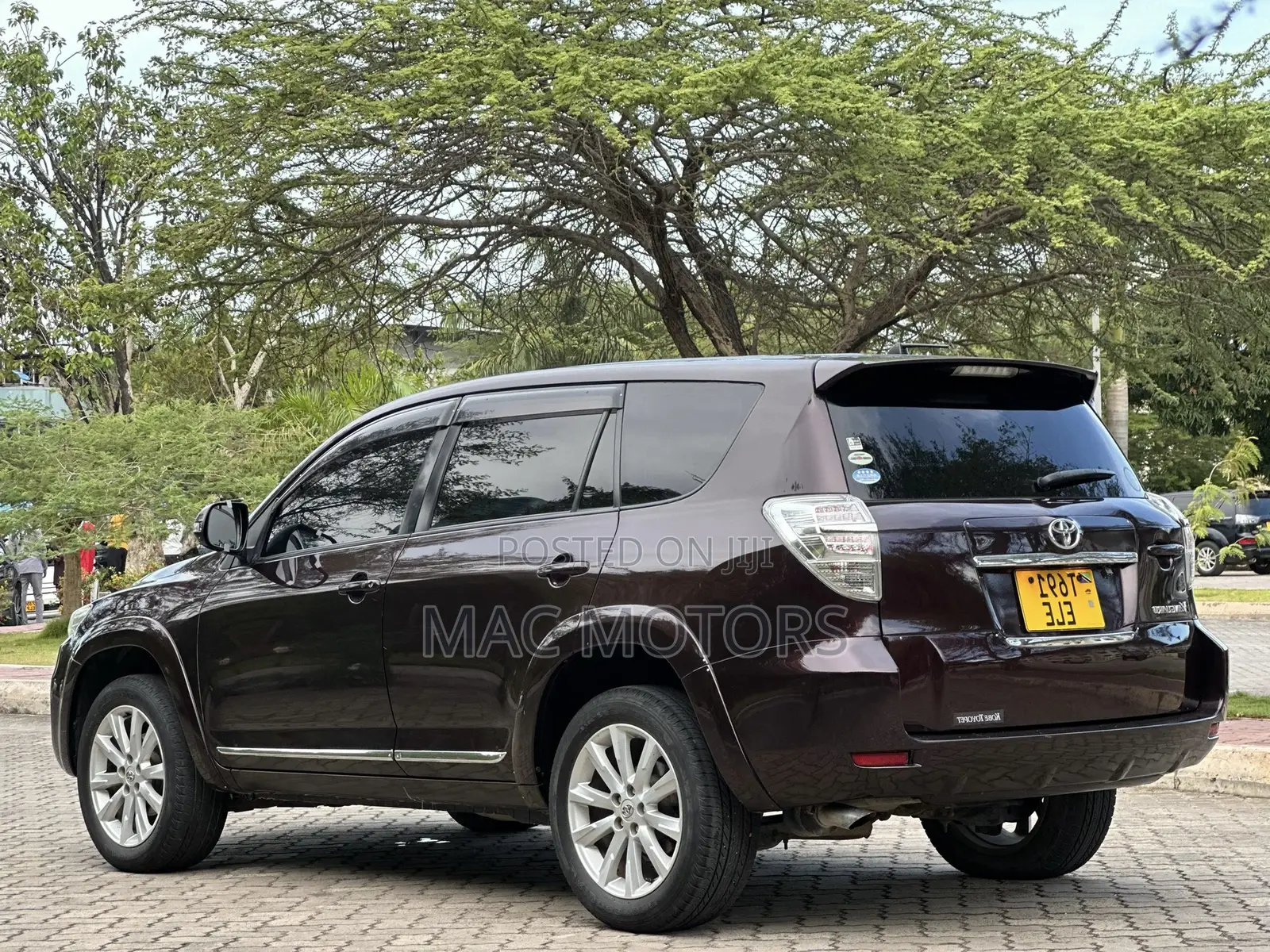 Toyota Vanguard 2011 Burgundy