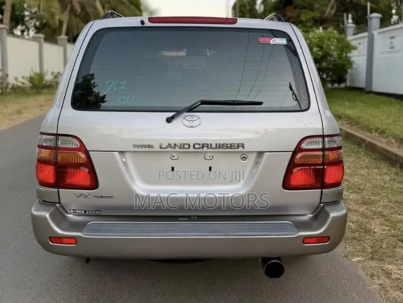 Toyota Land Cruiser HDJ 100 2002 Silver