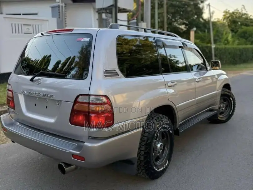 Toyota Land Cruiser HDJ 100 2002 Silver