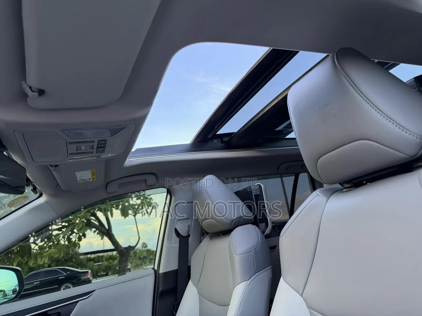 Toyota RAV4 2021 White