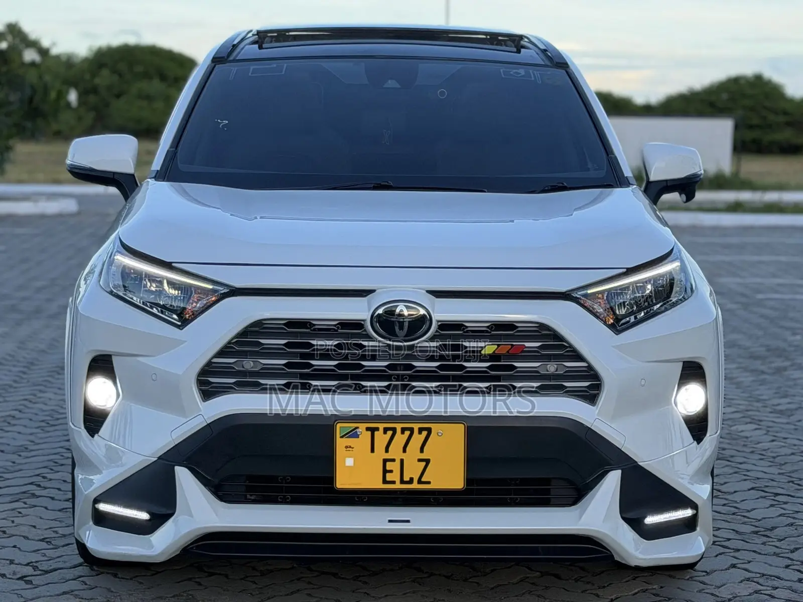 Toyota RAV4 2021 White