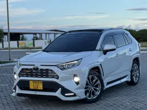Toyota RAV4 2021 White