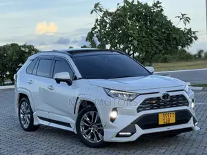 Toyota RAV4 2021 White